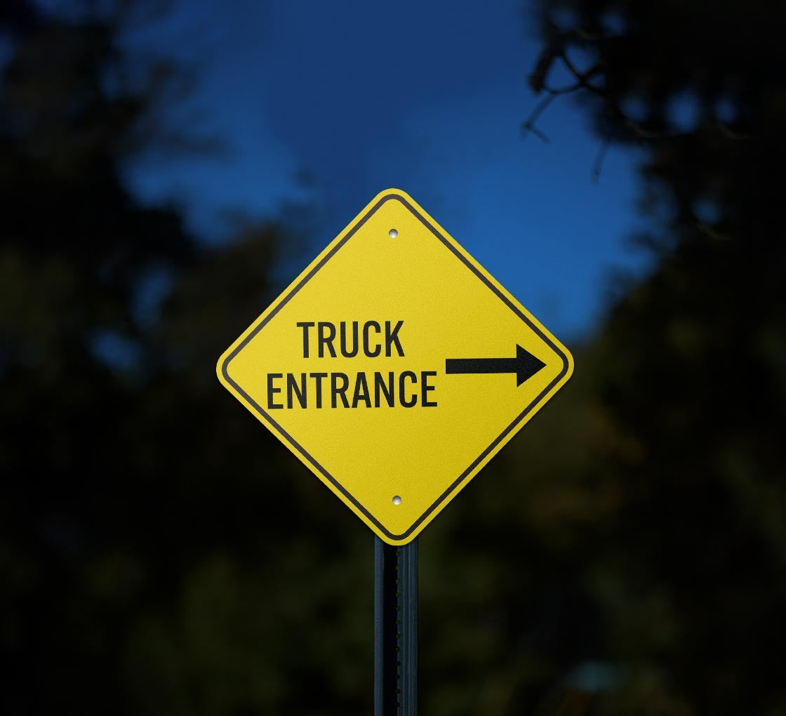 Truck Entrance Right Arrow Aluminum Sign (Reflective)